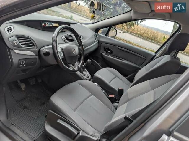 Серый Рено Гранд Сценик, объемом двигателя 1.5 л и пробегом 261 тыс. км за 5999 $, фото 25 на Automoto.ua