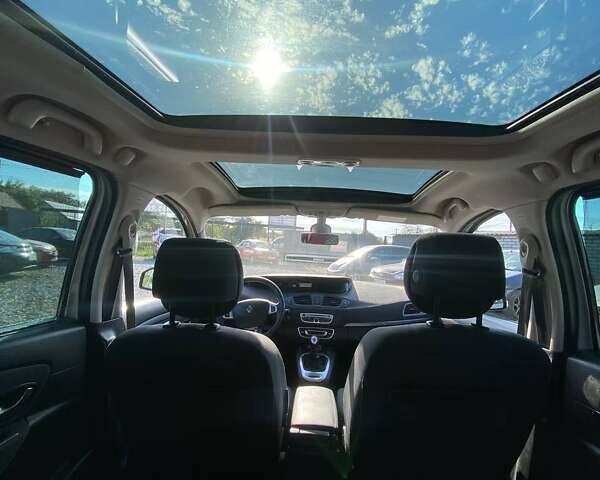Рено Гранд Сценик 2011 в Днепре (Днепропетровске) на Automoto.ua Серый Рено Гранд Сценик, объемом двигателя 1.4 л и пробегом 177 тыс. км за 7400 $, фото 1 на Automoto.ua