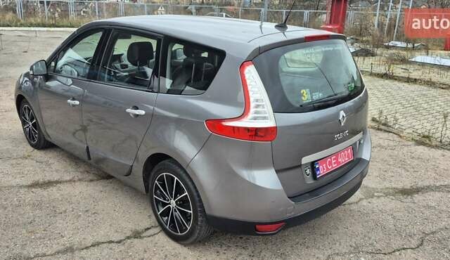 Серый Рено Гранд Сценик, объемом двигателя 1.6 л и пробегом 149 тыс. км за 8500 $, фото 14 на Automoto.ua