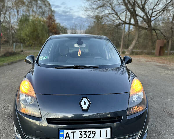 Серый Рено Гранд Сценик, объемом двигателя 1.5 л и пробегом 305 тыс. км за 7200 $, фото 1 на Automoto.ua