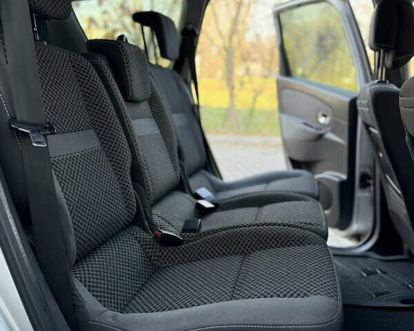 Серый Рено Гранд Сценик, объемом двигателя 1.6 л и пробегом 305 тыс. км за 6900 $, фото 15 на Automoto.ua