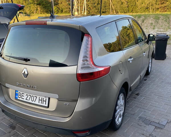 Серый Рено Гранд Сценик, объемом двигателя 1.46 л и пробегом 280 тыс. км за 8000 $, фото 14 на Automoto.ua