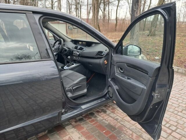 Серый Рено Гранд Сценик, объемом двигателя 1.6 л и пробегом 306 тыс. км за 6500 $, фото 3 на Automoto.ua