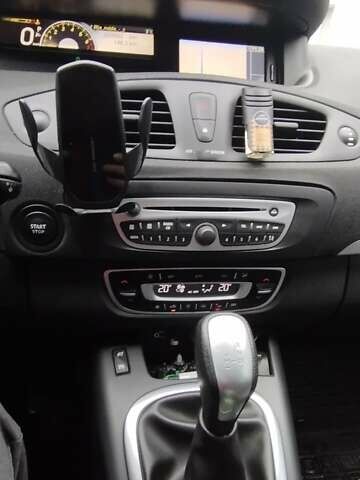 Сірий Рено Гранд Сценік, об'ємом двигуна 2 л та пробігом 329 тис. км за 7350 $, фото 1 на Automoto.ua