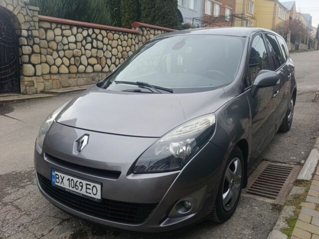 Серый Рено Гранд Сценик, объемом двигателя 1.5 л и пробегом 265 тыс. км за 6850 $, фото 1 на Automoto.ua