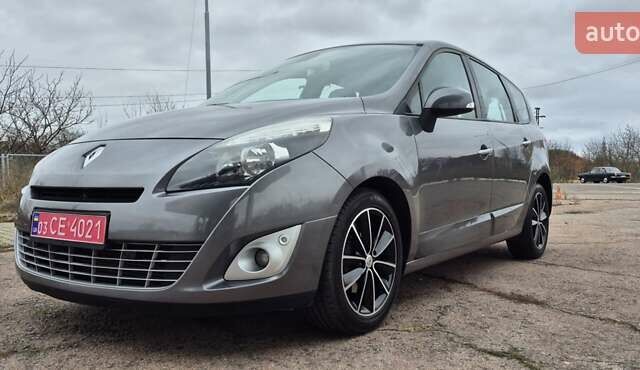 Серый Рено Гранд Сценик, объемом двигателя 1.6 л и пробегом 149 тыс. км за 8500 $, фото 2 на Automoto.ua