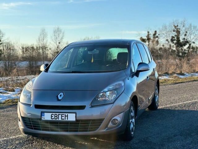 Серый Рено Гранд Сценик, объемом двигателя 1.5 л и пробегом 240 тыс. км за 7500 $, фото 1 на Automoto.ua