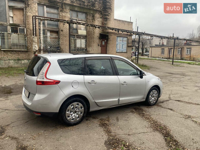 Сірий Рено Гранд Сценік, об'ємом двигуна 1.87 л та пробігом 220 тис. км за 8000 $, фото 3 на Automoto.ua