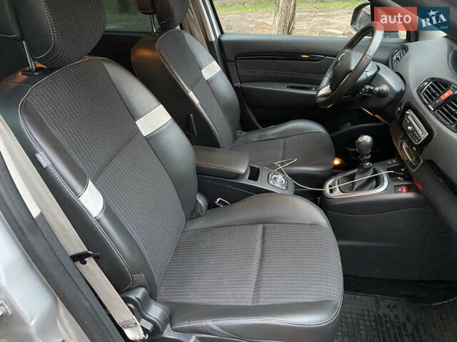 Сірий Рено Гранд Сценік, об'ємом двигуна 1.87 л та пробігом 220 тис. км за 8000 $, фото 35 на Automoto.ua