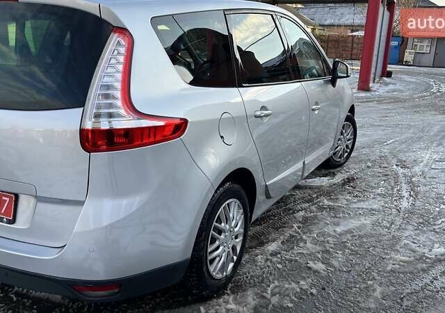 Сірий Рено Гранд Сценік, об'ємом двигуна 1.5 л та пробігом 392 тис. км за 7900 $, фото 2 на Automoto.ua