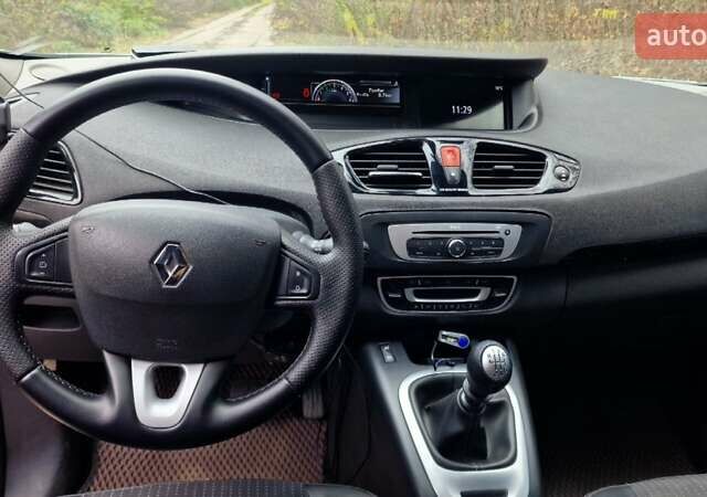 Серый Рено Гранд Сценик, объемом двигателя 1.6 л и пробегом 335 тыс. км за 7400 $, фото 16 на Automoto.ua