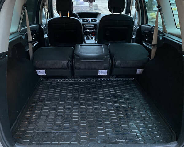 Сірий Рено Гранд Сценік, об'ємом двигуна 1.87 л та пробігом 220 тис. км за 8000 $, фото 28 на Automoto.ua