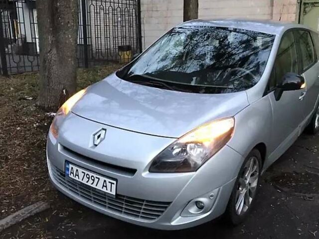 Серый Рено Гранд Сценик, объемом двигателя 1.46 л и пробегом 303 тыс. км за 9600 $, фото 3 на Automoto.ua