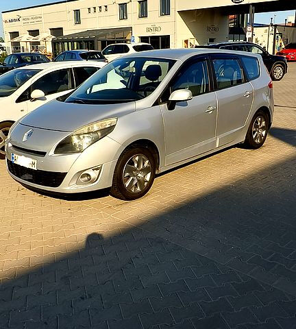 Серый Рено Гранд Сценик, объемом двигателя 1.5 л и пробегом 300 тыс. км за 7000 $, фото 1 на Automoto.ua