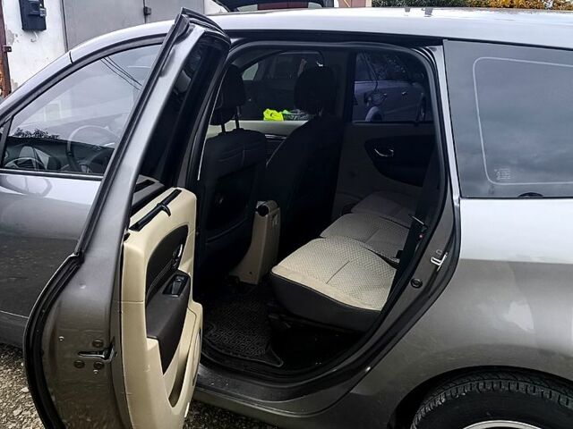 Рено Гранд Сценик 2011 в Стрые на Automoto.ua Серый Рено Гранд Сценик, объемом двигателя 1.5 л и пробегом 300 тыс. км за 6300 $, фото 1 на Automoto.ua