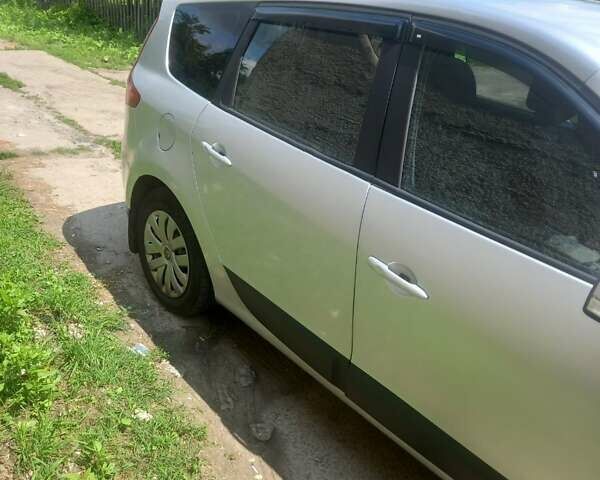 Серый Рено Гранд Сценик, объемом двигателя 1.5 л и пробегом 307 тыс. км за 7300 $, фото 8 на Automoto.ua