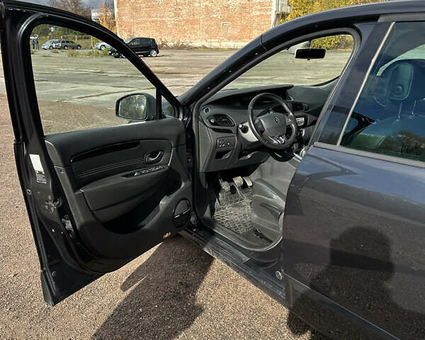 Рено Гранд Сценик 2011 в Чернигове на Automoto.ua Серый Рено Гранд Сценик, объемом двигателя 1.46 л и пробегом 300 тыс. км за 7600 $, фото 5 на Automoto.ua