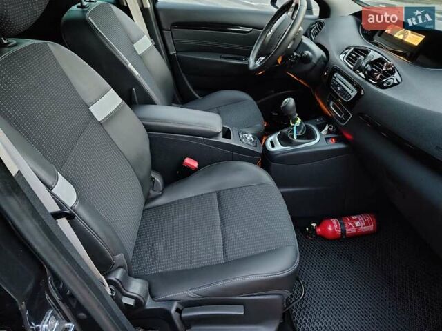 Серый Рено Гранд Сценик, объемом двигателя 1.46 л и пробегом 318 тыс. км за 7800 $, фото 17 на Automoto.ua