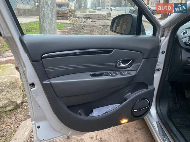 Сірий Рено Гранд Сценік, об'ємом двигуна 1.87 л та пробігом 220 тис. км за 8000 $, фото 42 на Automoto.ua