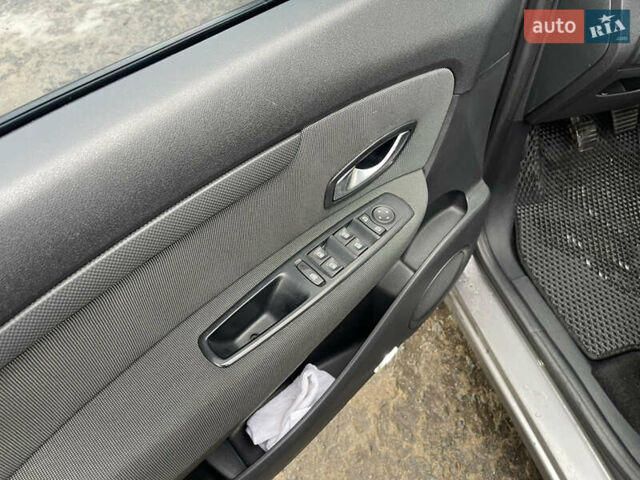 Серый Рено Гранд Сценик, объемом двигателя 1.46 л и пробегом 277 тыс. км за 6900 $, фото 10 на Automoto.ua