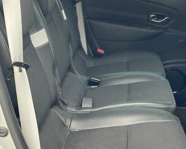 Серый Рено Гранд Сценик, объемом двигателя 2 л и пробегом 249 тыс. км за 8450 $, фото 27 на Automoto.ua