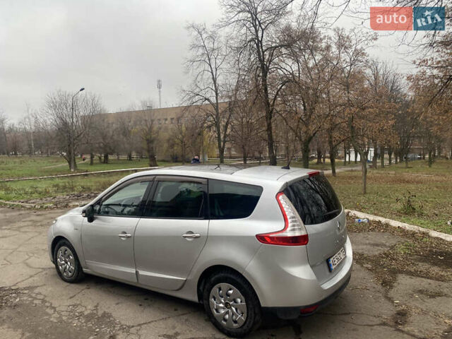 Сірий Рено Гранд Сценік, об'ємом двигуна 1.87 л та пробігом 220 тис. км за 8000 $, фото 11 на Automoto.ua