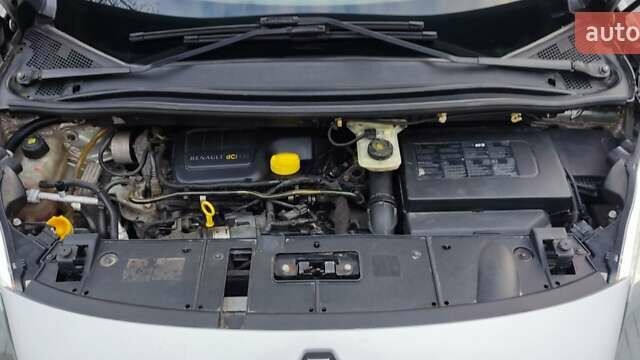 Серый Рено Гранд Сценик, объемом двигателя 1.6 л и пробегом 310 тыс. км за 7300 $, фото 8 на Automoto.ua