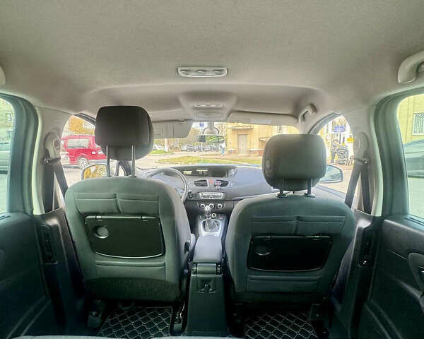 Сірий Рено Гранд Сценік, об'ємом двигуна 1.5 л та пробігом 190 тис. км за 8300 $, фото 10 на Automoto.ua