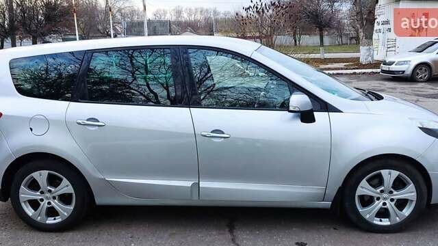 Серый Рено Гранд Сценик, объемом двигателя 1.6 л и пробегом 310 тыс. км за 7300 $, фото 1 на Automoto.ua