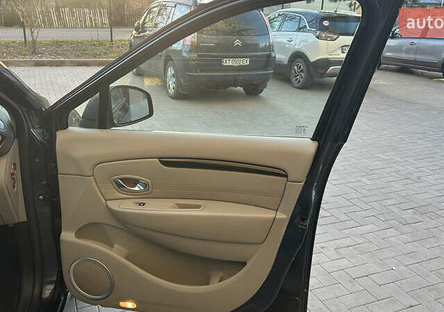 Сірий Рено Гранд Сценік, об'ємом двигуна 1.5 л та пробігом 262 тис. км за 6999 $, фото 21 на Automoto.ua