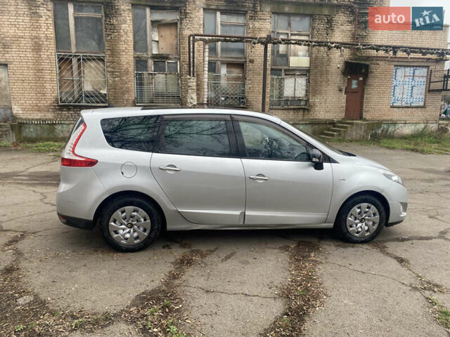 Сірий Рено Гранд Сценік, об'ємом двигуна 1.87 л та пробігом 220 тис. км за 8000 $, фото 2 на Automoto.ua