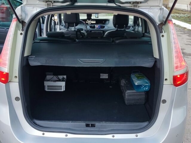 Серый Рено Гранд Сценик, объемом двигателя 1.6 л и пробегом 310 тыс. км за 7300 $, фото 18 на Automoto.ua