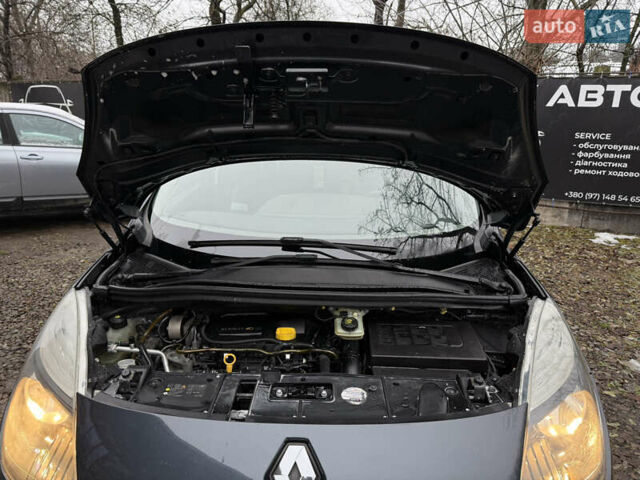 Серый Рено Гранд Сценик, объемом двигателя 1.6 л и пробегом 265 тыс. км за 7950 $, фото 52 на Automoto.ua