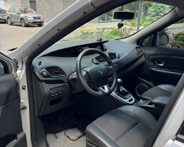 Серый Рено Гранд Сценик, объемом двигателя 1.6 л и пробегом 160 тыс. км за 7800 $, фото 7 на Automoto.ua