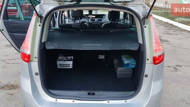 Серый Рено Гранд Сценик, объемом двигателя 1.6 л и пробегом 310 тыс. км за 7300 $, фото 12 на Automoto.ua