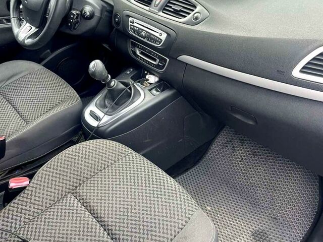 Сірий Рено Гранд Сценік, об'ємом двигуна 1.5 л та пробігом 290 тис. км за 6300 $, фото 2 на Automoto.ua