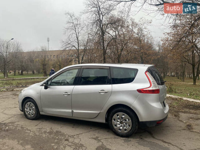 Сірий Рено Гранд Сценік, об'ємом двигуна 1.87 л та пробігом 220 тис. км за 8000 $, фото 12 на Automoto.ua