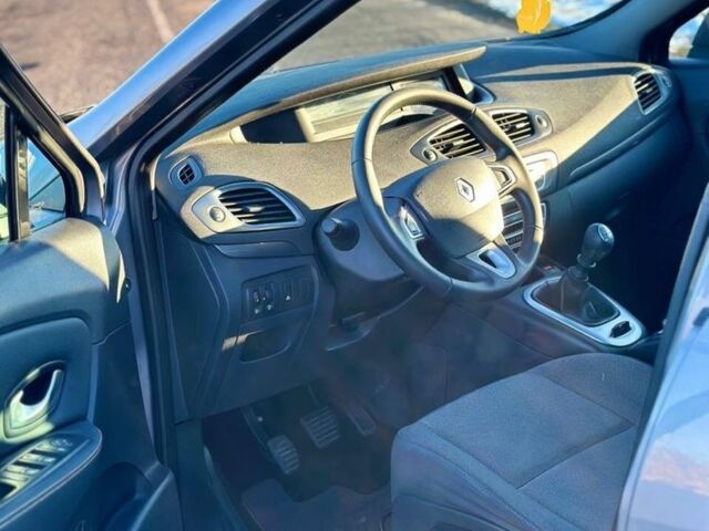 Серый Рено Гранд Сценик, объемом двигателя 1.5 л и пробегом 240 тыс. км за 7500 $, фото 9 на Automoto.ua