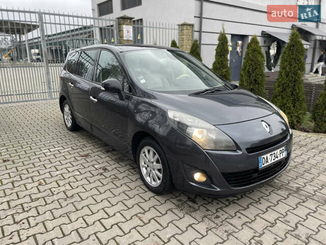 Серый Рено Гранд Сценик, объемом двигателя 1.6 л и пробегом 215 тыс. км за 6850 $, фото 5 на Automoto.ua