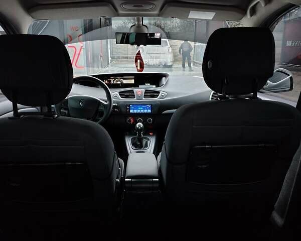 Серый Рено Гранд Сценик, объемом двигателя 1.5 л и пробегом 292 тыс. км за 6700 $, фото 27 на Automoto.ua