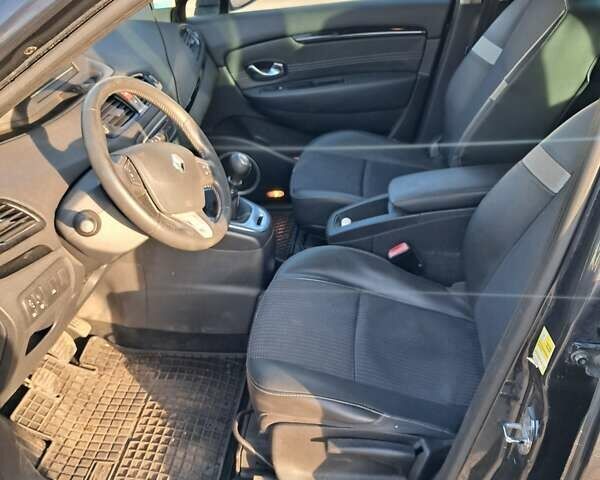 Серый Рено Гранд Сценик, объемом двигателя 1.87 л и пробегом 234 тыс. км за 6300 $, фото 3 на Automoto.ua