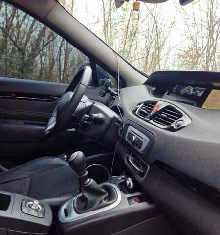 Серый Рено Гранд Сценик, объемом двигателя 1.6 л и пробегом 335 тыс. км за 7400 $, фото 24 на Automoto.ua