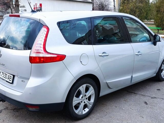 Серый Рено Гранд Сценик, объемом двигателя 1.6 л и пробегом 310 тыс. км за 7300 $, фото 2 на Automoto.ua