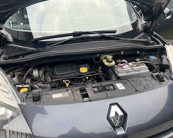 Сірий Рено Гранд Сценік, об'ємом двигуна 1.6 л та пробігом 242 тис. км за 8000 $, фото 14 на Automoto.ua