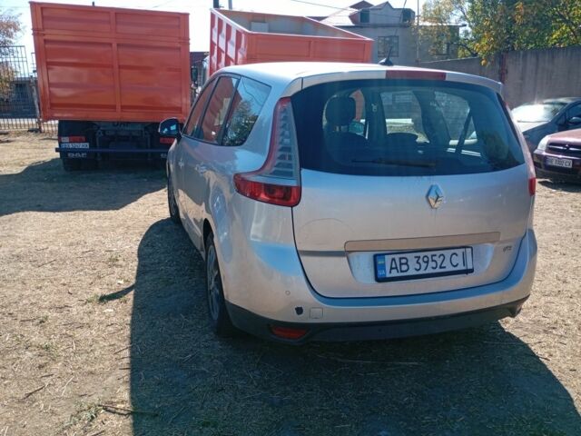 Серый Рено Гранд Сценик, объемом двигателя 1.5 л и пробегом 184 тыс. км за 5900 $, фото 2 на Automoto.ua