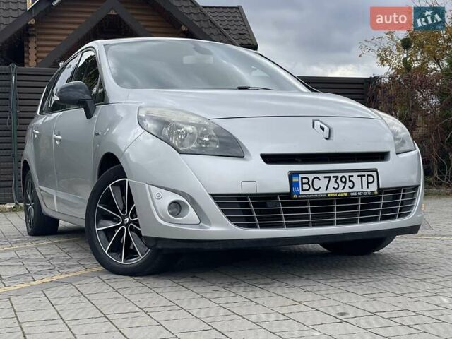 Серый Рено Гранд Сценик, объемом двигателя 2 л и пробегом 249 тыс. км за 8450 $, фото 4 на Automoto.ua