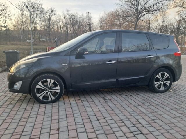 Серый Рено Гранд Сценик, объемом двигателя 1.6 л и пробегом 306 тыс. км за 6500 $, фото 16 на Automoto.ua