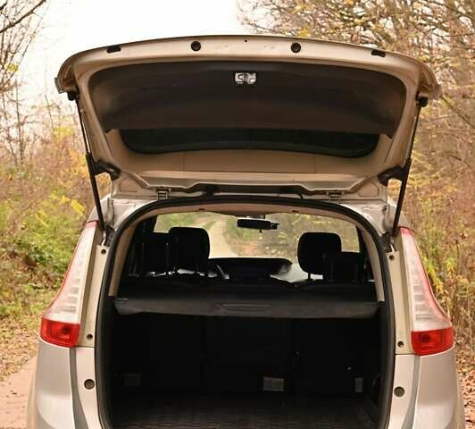 Серый Рено Гранд Сценик, объемом двигателя 1.6 л и пробегом 335 тыс. км за 7400 $, фото 73 на Automoto.ua