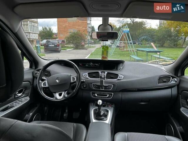 Сірий Рено Гранд Сценік, об'ємом двигуна 1.6 л та пробігом 268 тис. км за 8100 $, фото 17 на Automoto.ua