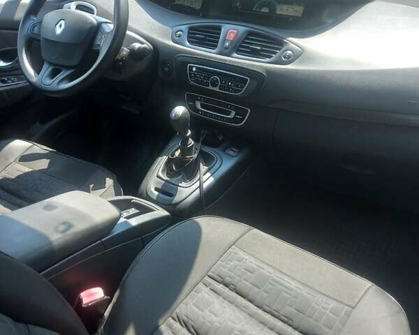 Серый Рено Гранд Сценик, объемом двигателя 1.5 л и пробегом 307 тыс. км за 7300 $, фото 1 на Automoto.ua
